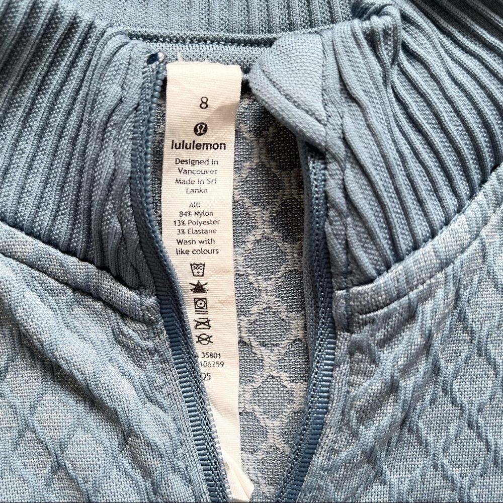 LULULEMON 3/4 ZIP QUILTED PATTERN LONG SLEEVE TOP THUMB HOLES Size 8 Athleisure - Picture 3 of 6